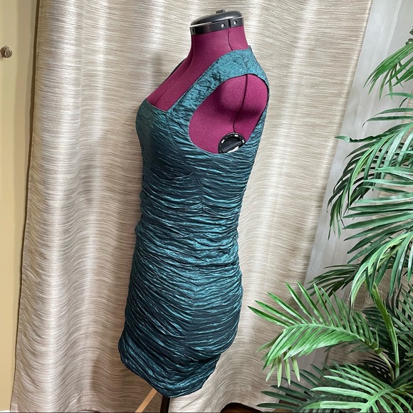 Le chateau teal green semi formal dress. Ruffle bodycon midi dress. - Picture 3 of 12